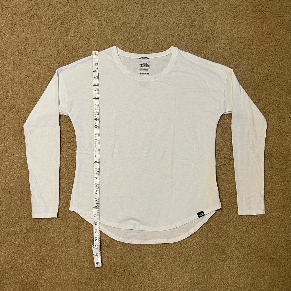 NWOT The North Face White Long sleeve shirt